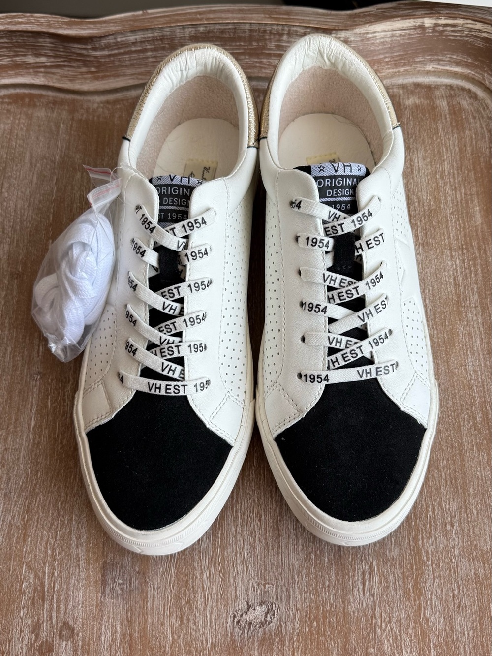 Vintage Havana White and Black Women’s Low-Top Casual Sneakers | NWT Size 11